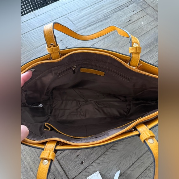 BNWT Vegan Leather Winky Bear Tote Bag, as seen on TikTok. - Picture 5 of 6